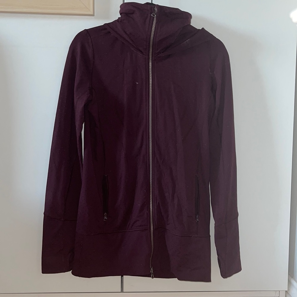 Women’s lululemon athletic jacket thumb holes zip up
